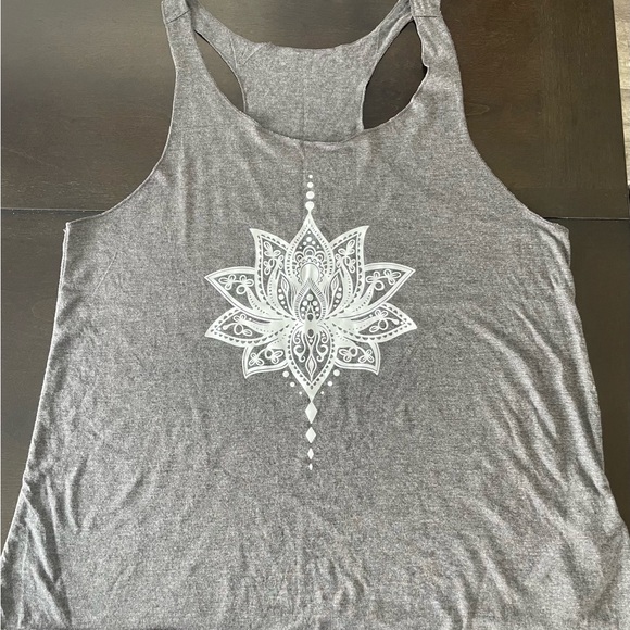 SHEIN Set of 2 Women’s Casual Tank Tops in Large - Picture 4 of 14